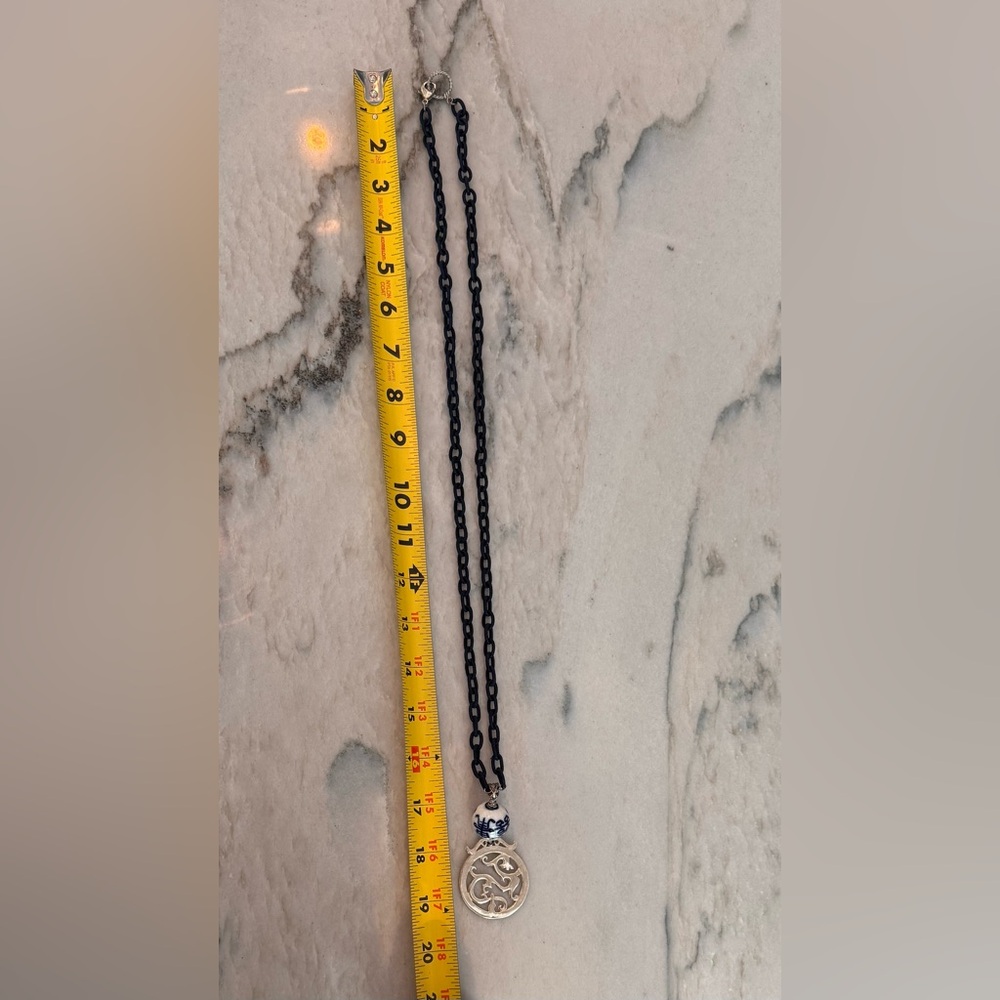 LONG NAVY BLUE ASIAN ART INSPIRED SILVER MEDALLION NECKLACE - Picture 4 of 6